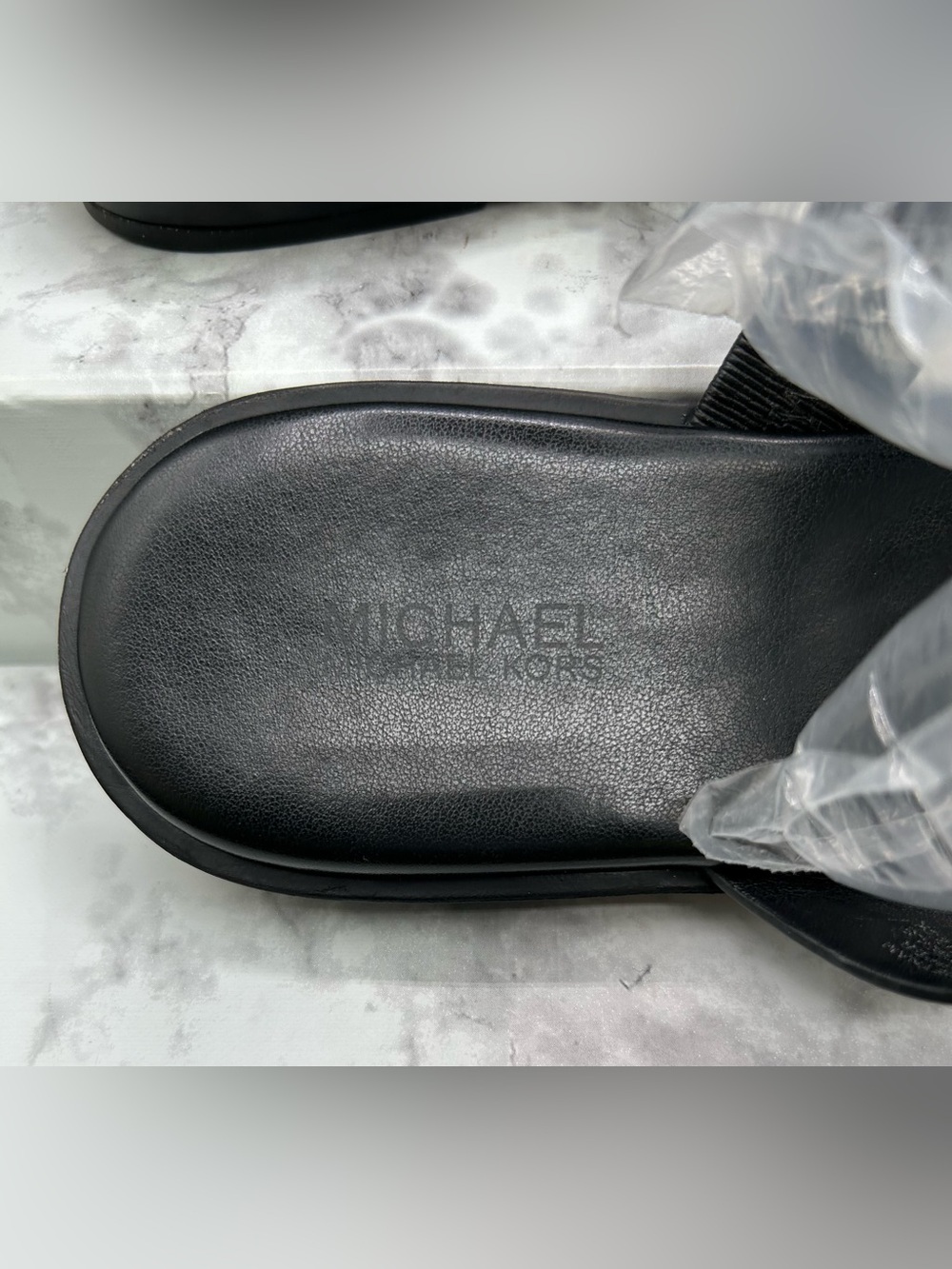 MICHAEL MICHAEL KORS Aubrey Cutout Black Leather T-Strap Sandals. Size 8 - Picture 9 of 11